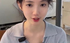 梁靖昆晒全家福